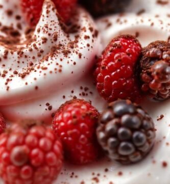 Yogur con bayas: un postre vibrante