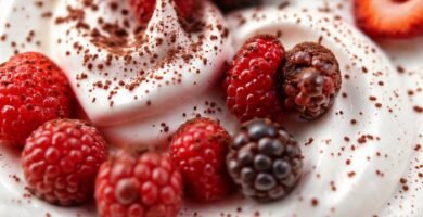 Yogur con bayas: un postre vibrante