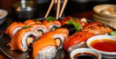 Sushi elegante y tradicionalmente apetitoso