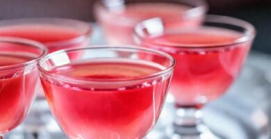 Postres elegantes brillan en enfoque suave