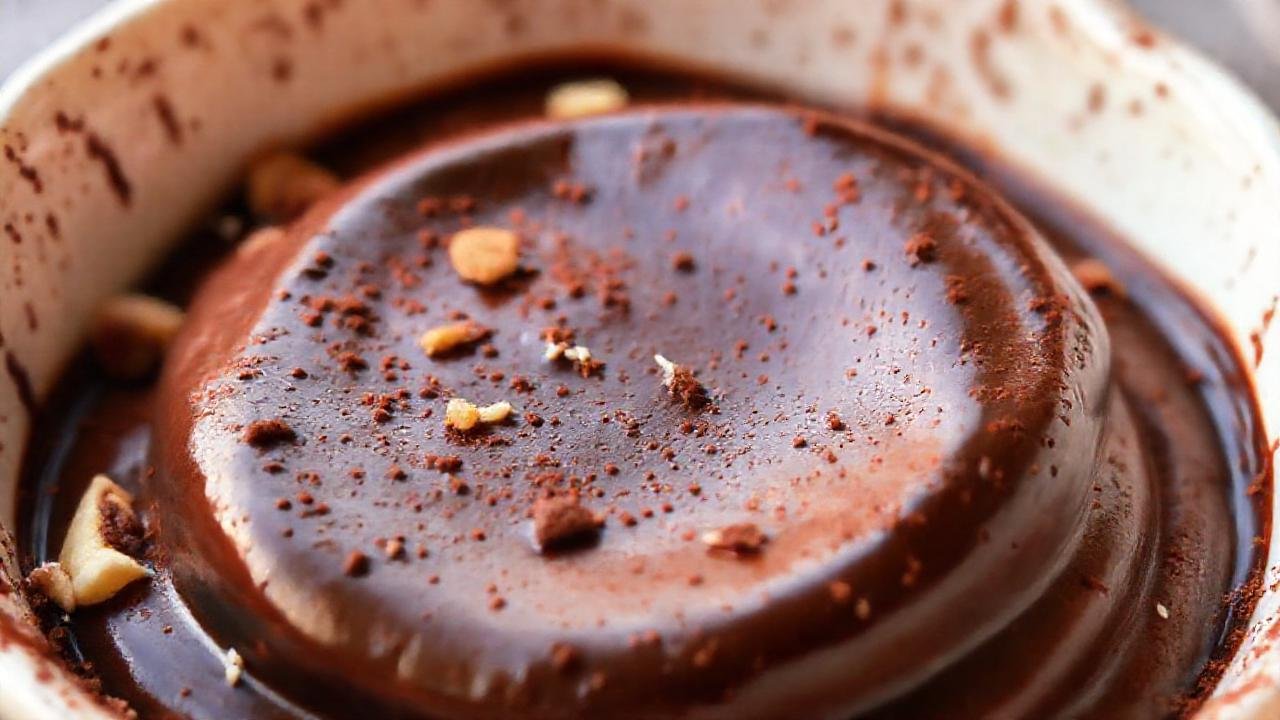 Mousse de chocolate oscuro, exquisito e invitante