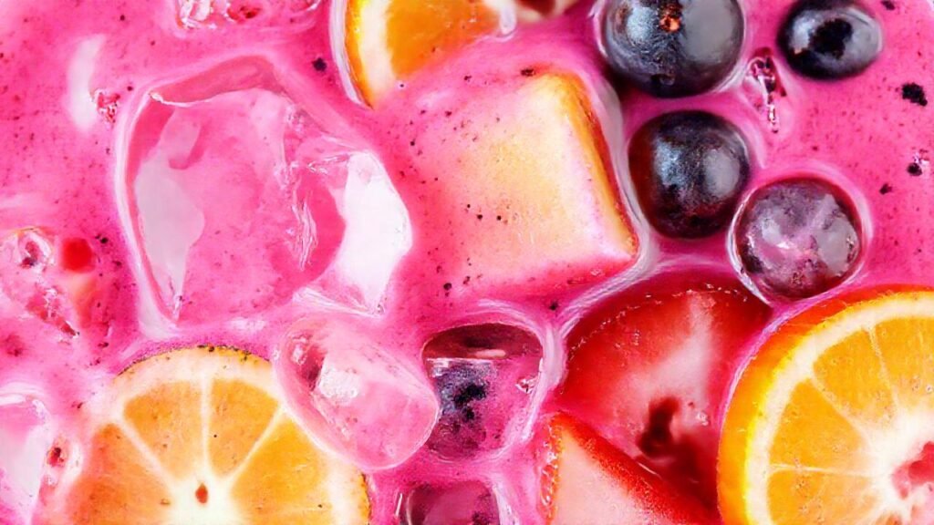 Batido colorido y refrescante en primer plano