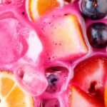 Batido colorido y refrescante en primer plano