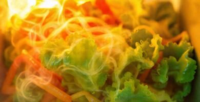 Vapor de verduras frescas y brillantes