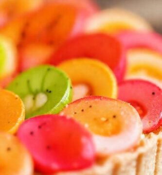Tarta colorida y deliciosa