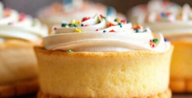 Tarta colorida y apetitosa