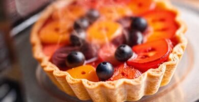 Tarta asiática colorida y apetitosa