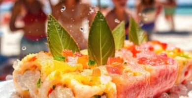 Postres tropicales refrescantes en la playa