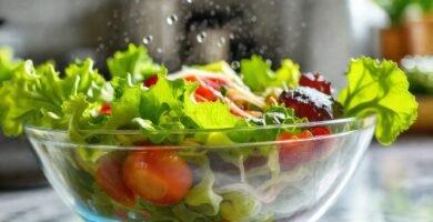 Ensalada fresca y vibrante en cámara