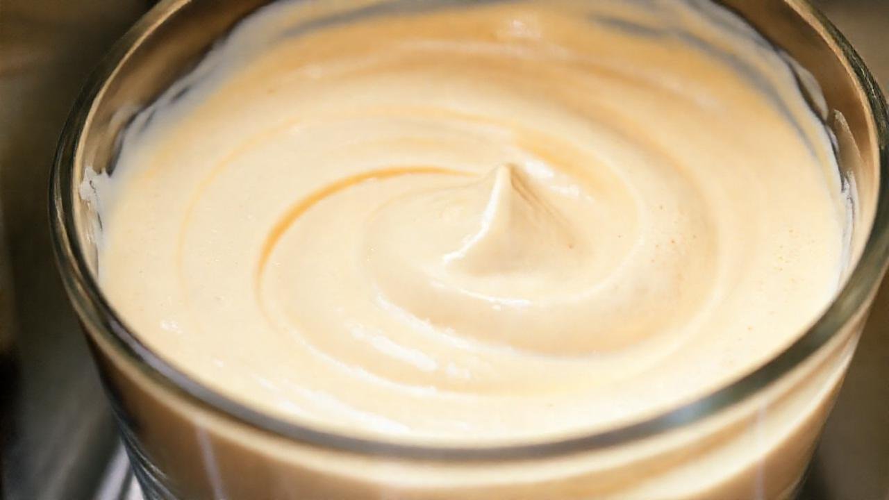 Mousse cremoso, fotografía de cocina invitante