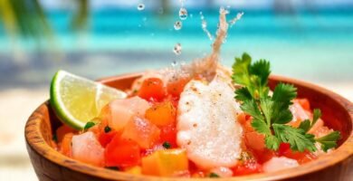 Ceviche vibrante y apetitoso en la playa