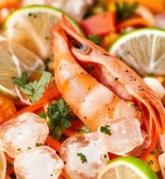 Ensalada de mariscos brillante y refrescante