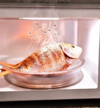 Horno de microondas prepara pescado saludable