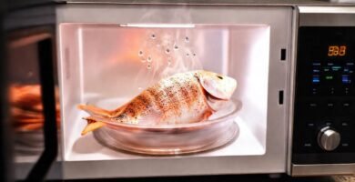 Horno de microondas prepara pescado saludable
