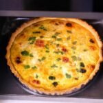 Un quiche sencillo y brillante se calienta rápidamente