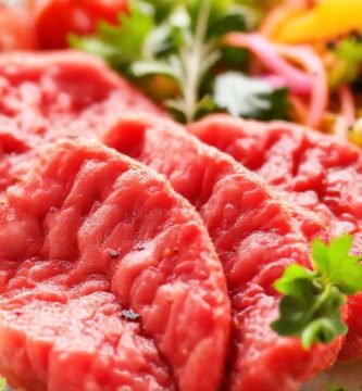 Un plato de carne fresca apesta