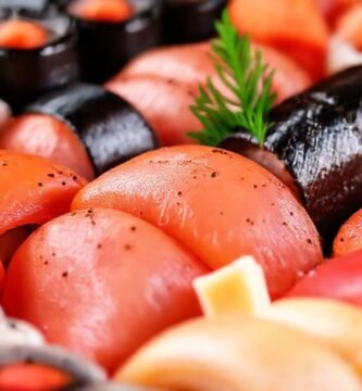 Un sushi moderno y apetitoso brilla