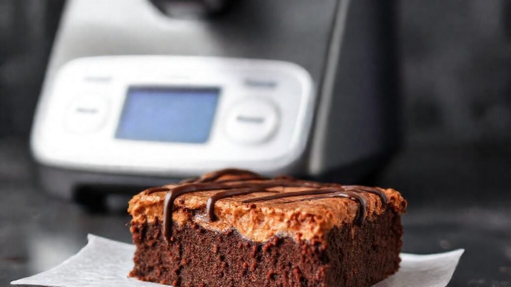 Un brownie cremoso es irresistiblemente delicioso