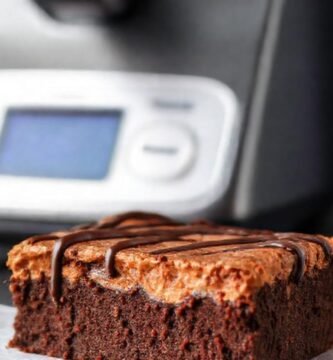 Un brownie cremoso es irresistiblemente delicioso