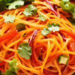 Ensalada de fideos vibrante y saludable