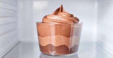 Mousse de chocolate elegante y apetecible