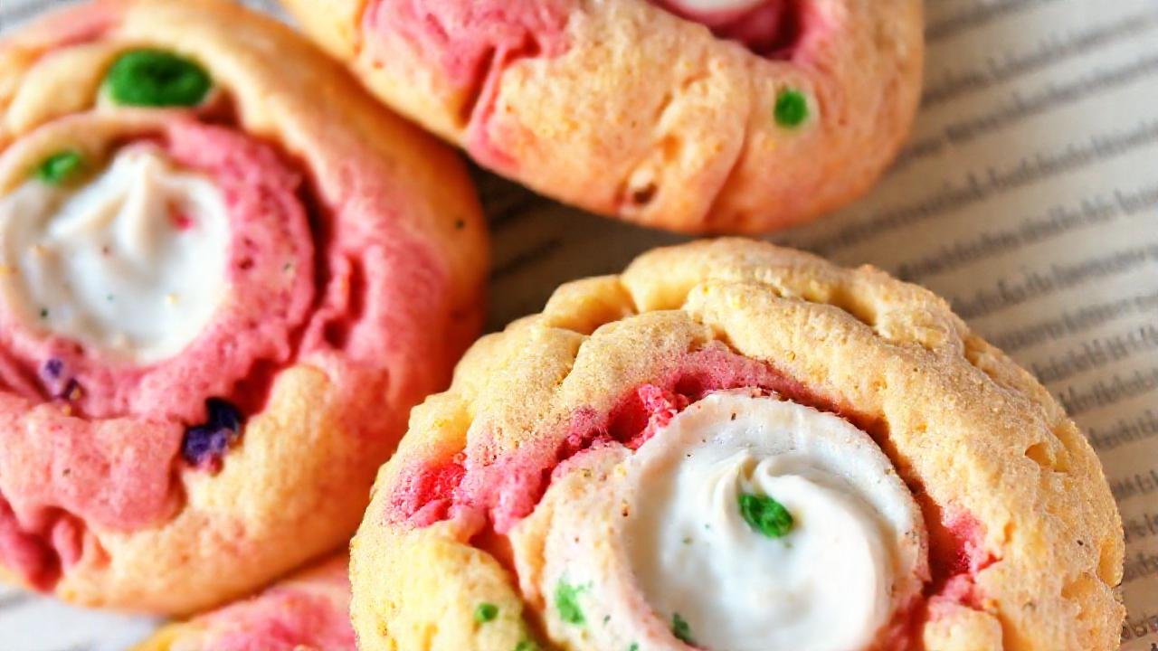 Galletas suaves, yogur colorido y textura invitante